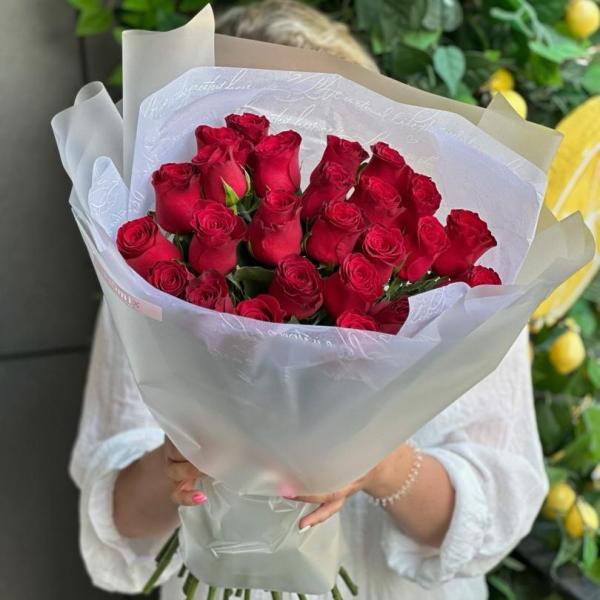 25 алых роз